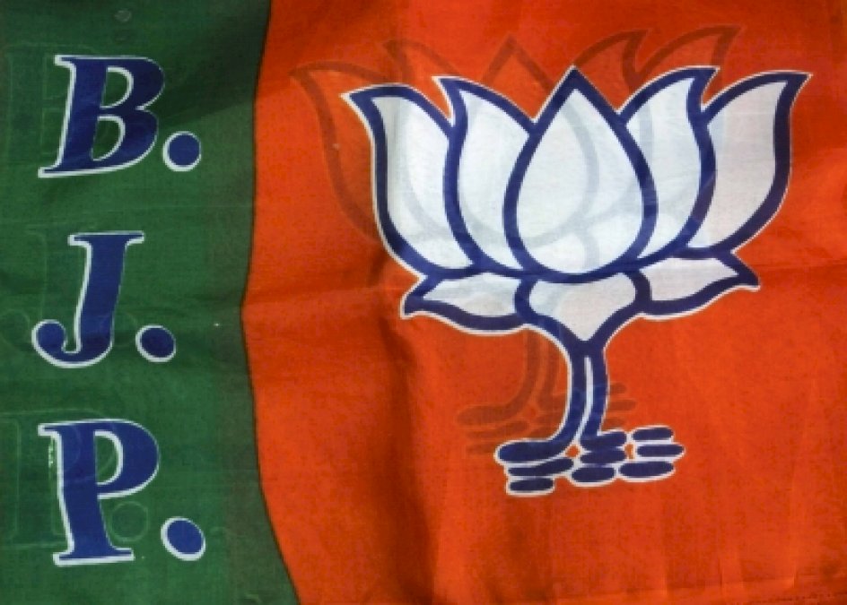 दिल्ली भाजपा कार्यालय में लगे हार स्वीकार के पोस्टर!