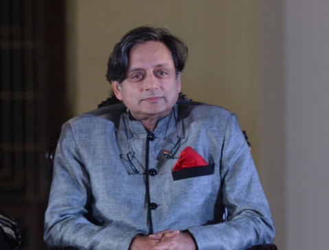 शशि थरूर को विदेश यात्रा की अनुमति मिली