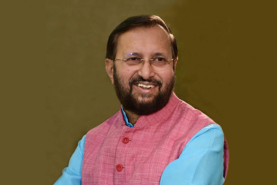 मीडिया संस्थान लोगों को समझाएं, सुरक्षित हैं अखबार : जावड़ेकर