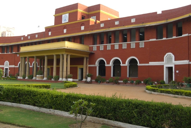 राजस्थान : फीस नहीं भरने पर बच्चों को शिक्षा से वंचित कर रहे स्कूल