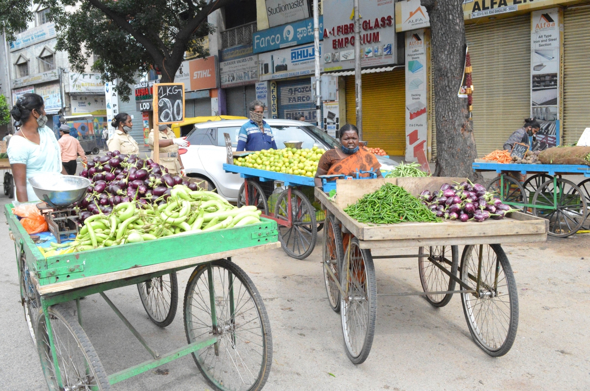 सब्जियों की महंगाई से राहत नहीं, बरसात की वजह से बढ़े दाम