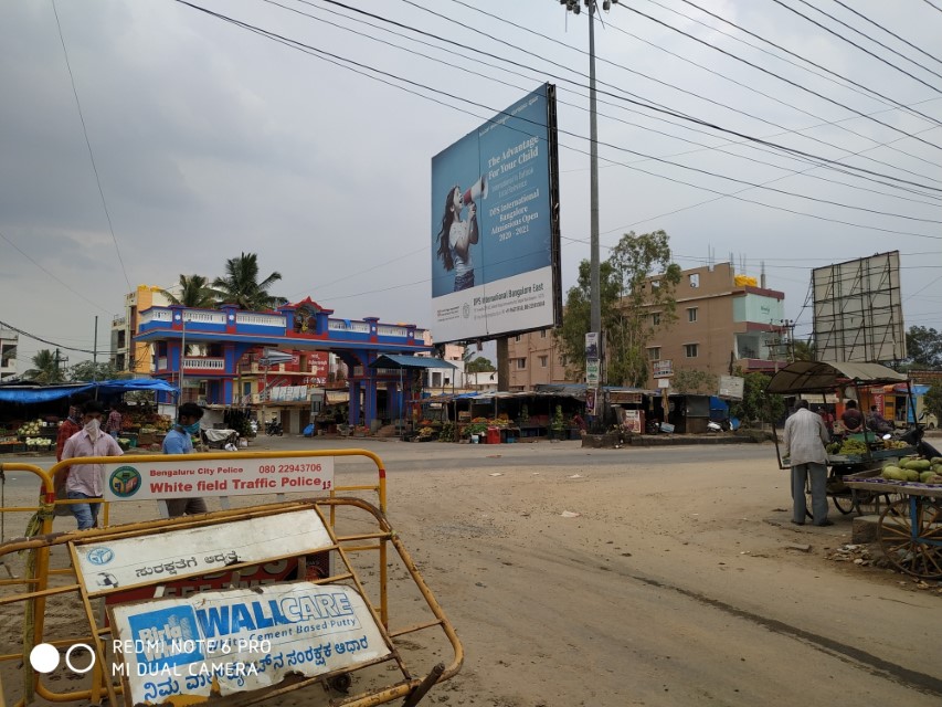 पटरी पर लौटती आर्थिक गतिविधियों के बीच लगने लगे इश्तिहार