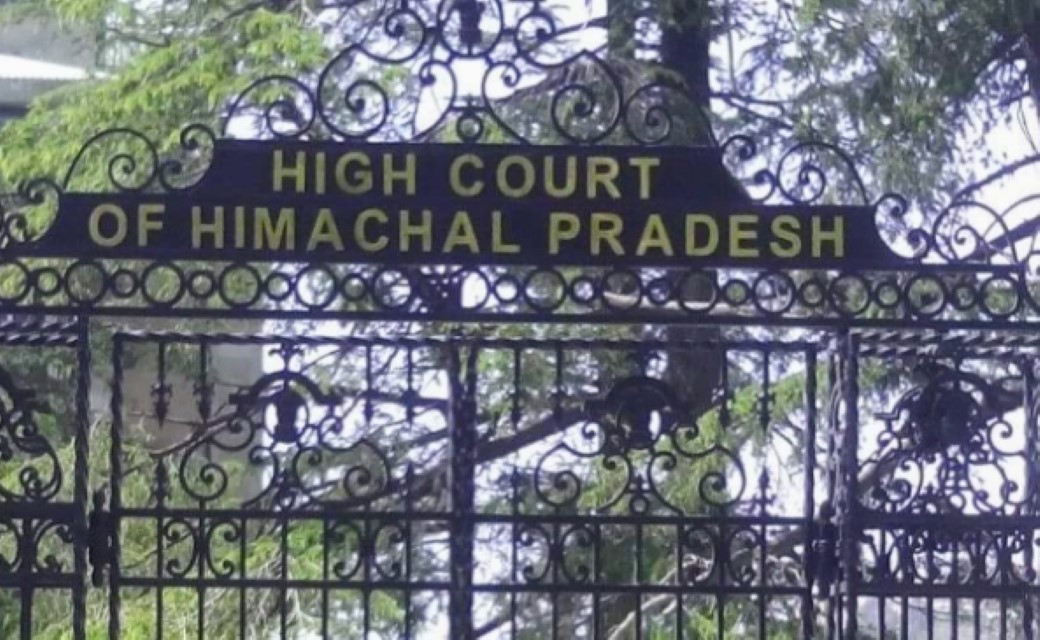 हिमाचल प्रदेश हाईकोर्ट ने कॉलेज की परीक्षाओं पर लगाई रोक