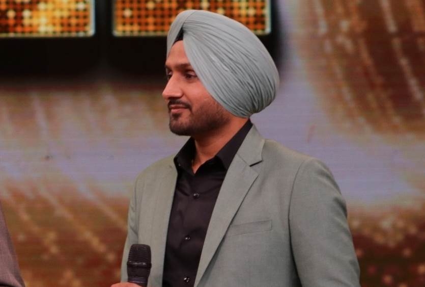 सितंबर के पहले सप्ताह में यूएई पहुंच सकते हैं हरभजन