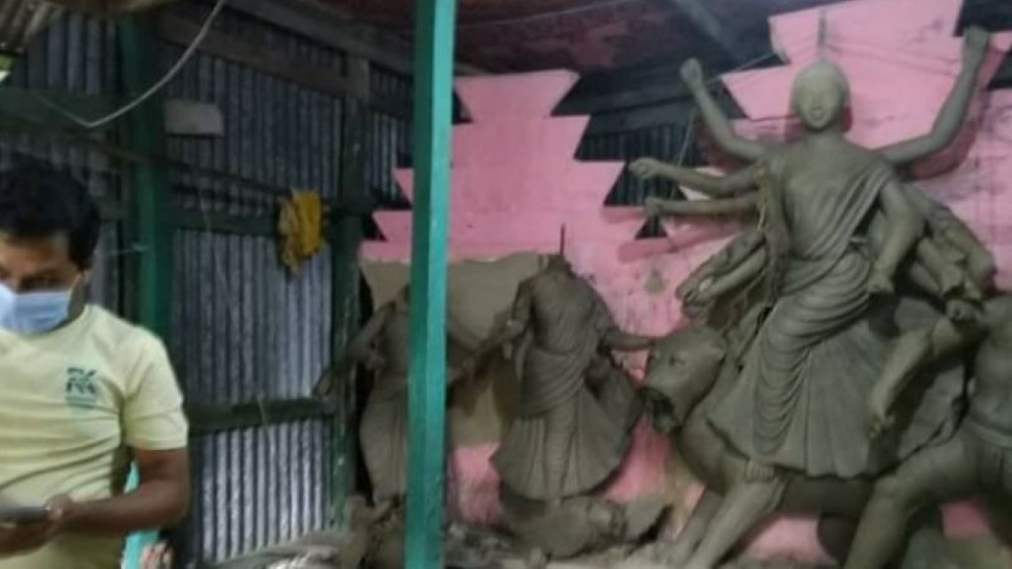 बांग्लादेश में दुर्गा मंदिर की मूर्तियों में तोड़फोड़