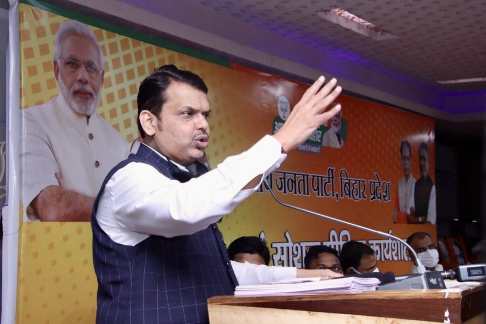 बिहार चुनाव में फडणवीस के सामने खुद को बेहतर इलेक्शन मैनेजर साबित करने की चुनौती