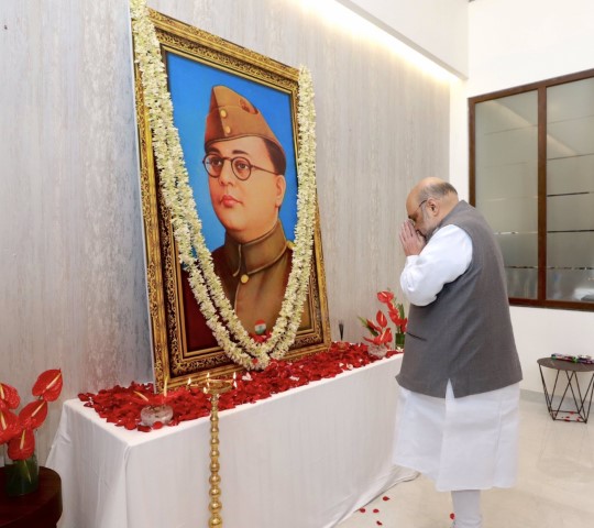 अमित शाह ने गुवाहाटी में नेताजी को दी श्रद्धांजलि