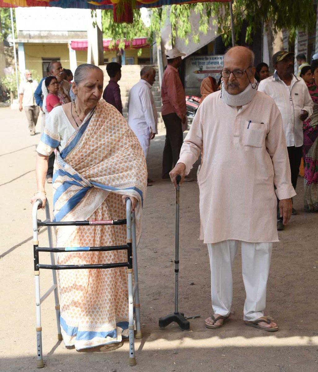 ‘वरिष्ठ नागरिकों को लगता है, आर्थिक मुद्दे देश के लिए प्रमुख चिंता’