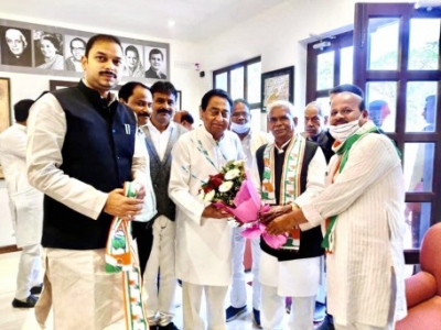 हिंदूमहासभा के नेता के कांग्रेस में शामिल होने पर उठे विद्रोही स्वर