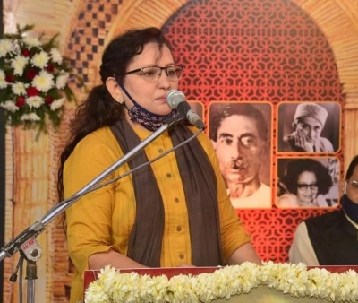 महिला दिवस: धर्म का पालन करते हुए शासकीय सेवा और अदब की खिदमत कर रहीं नुसरत मेहदी