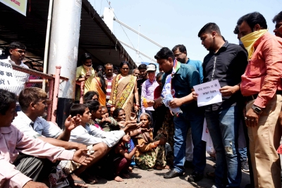 बाल भिखारियों के पुनर्वास के लिए 10 जिलों में चलाए जाएंगे पायलट प्रोजेक्ट : मंत्री