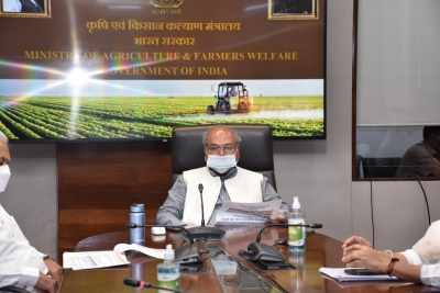 शहद, जैविक उत्पाद के लिए भी बनेंगे एफपीओ, तोमर ने की योजना की समीक्षा