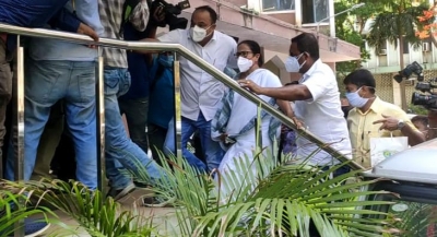 बंगाल के राज्यपाल ने ममता से कहा, कानून के शासन का पालन करें