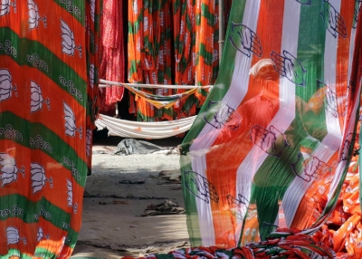 कांग्रेस और भाजपा ने सोना तस्करी मामले में माकपा को घेरा