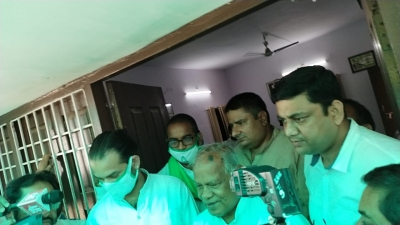 लालू के जन्मदिन पर मांझी से मिलने पहुंचे तेजप्रताप, बिहार में सियासी सरगर्मी तेज