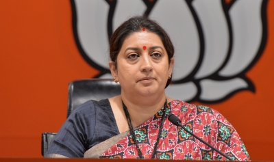 स्मृति ईरानी ने नागरिकों से बालश्रम के मामलों की जानकारी चाइल्ड लाइन पर मांगी