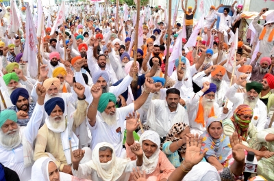 हरियाणा का टोहाना बना किसान आंदोलन का केंद्र, गतिरोध जारी, सोमवार को थानों का घेराव