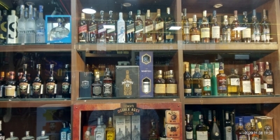 असम कैबिनेट ने शराब की ऑनलाइन बिक्री, होम डिलीवरी की अनुमति दी