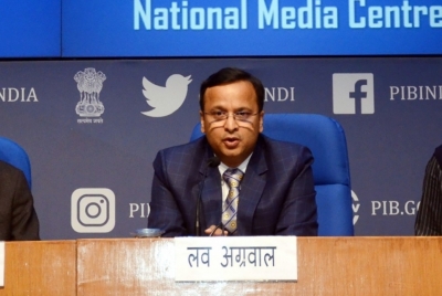 केंद्र ने कोविड व्यवहार के उल्लंघन पर चेताया, तीसरी लहर को मौसम का अपडेट न समझें