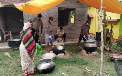 गूंज चला रही ‘खिचड़ी ढाबा’ ताकि कोई भूखा न रहे