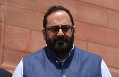 ट्विटर ने आईटी राज्य मंत्री का ब्लू टिक हटाकर कुछ समय बाद फिर जोड़ा