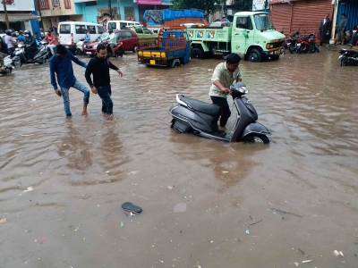 तेलंगाना के 16 जिलों में भारी बारिश के कारण बाढ़