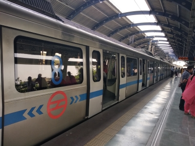दिल्ली: आम नागरिकों को राहत, 100 फीसदी क्षमता के साथ चलेगी मेट्रो-डीटीसी बसें, स्पा सेंटर खोलने की भी इजाजत