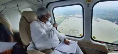 नीतीश ने बाढ़ग्रस्त क्षेत्रों का किया हवाई सर्वेक्षण, कहा, ‘नेपाल, झारखंड में अधिक बर्षापात से बाढ़ की स्थिति’