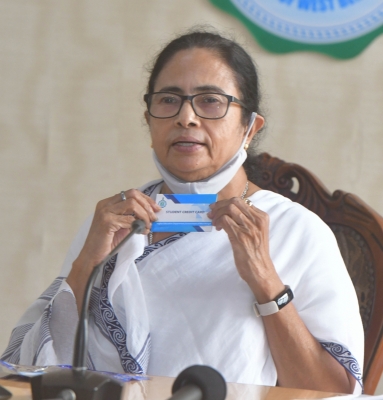 ममता ने वैक्स पॉलिसी को लेकर केंद्र पर ताजा हमला बोला