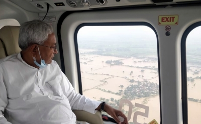 नीतीश ने बाढ़ प्रभावित इलाकों का किया हवाई सर्वेक्षण, कहा, ‘छोटी नदियों को जोड़ने से होगा लाभ’