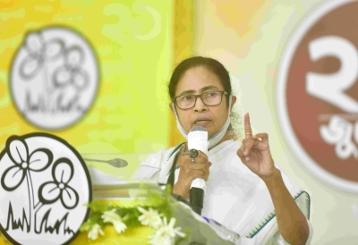 ममता ने विदेश मंत्रालय से अफगानिस्तान में फंसे बंगालियों को वापस लाने का आग्रह किया
