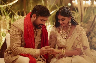 रिया कपूर ने शेयर की शादी की तस्वीर