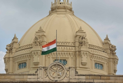 विधान परिषद में कानून-व्यवस्था, पंचायत चुनाव पर हंगामा, सपा का वाकआउट