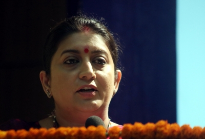 स्मृति ईरानी का कांग्रेस पर पलटवार, कहा-जिन्होंने देश की संपत्ति बेची, वे हम पर आरोप लगा रहे