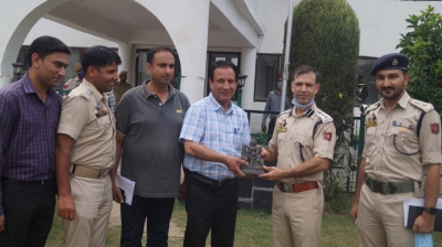 जम्मू-कश्मीर पुलिस ने देवी दुर्गा की 1,200 साल पुरानी मूर्ति बरामद की