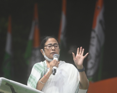 ममता का रोम दौरा रोकने के लिए केंद्र ने शुरू किया विवाद