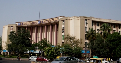 सरकार एलआईसी के लिए चाहती है 8 से 10 लाख करोड़ रुपये का मूल्यांकन
