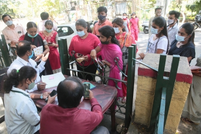 कोविड के कारण पटरी से उतरी भारत की स्वास्थ्य सेवा प्रणाली, बढ़ा अन्य बीमारियों का खतरा