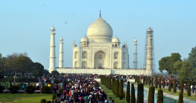 ताजमहल में पर्यटकों की बढ़ोतरी से पर्यटन क्षेत्र में खुशी