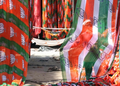 मप्र के उप-चुनाव में मतदान से पहले भाजपा-कांग्रेस का धन बल के इस्तेमाल का आरोप