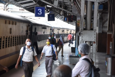 मुंबई की लोकल ट्रेनों की 100 फीसदी सेवाएं 28 अक्टूबर से