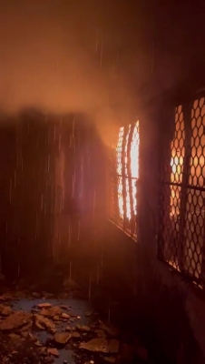 दिल्ली: जैकेट फैक्ट्री में लगी भीषण आग, दमकल विभाग की 16 गाड़ियां मौजूद, 5 लोगों को निकाला गया