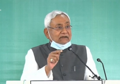 बिहार सरकार ने भी पेट्रोल और डीजल पर घटाया वैट