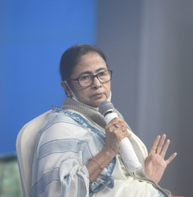 ममता बनर्जी दिसंबर में मुंबई जा सकती हैं