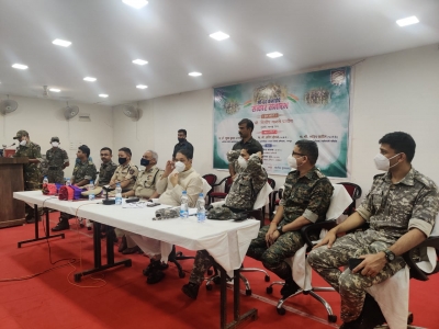 महाराष्ट्र : वाल्से-पाटिल ने नक्सलियों से मुठभेड़ के लिए पुलिस को सराहा