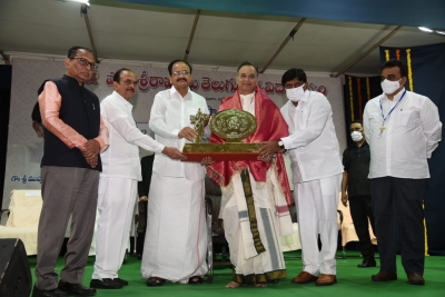 उपराष्ट्रपति का आह्वान : साहित्यिक क्लासिक्स का अनुवाद विभिन्न भारतीय भाषाओं में हो