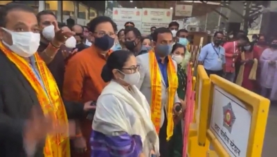 ममता शिवसेना-एनसीपी, इंडिया इंक के प्रतिष्ठित नेताओं से मिलने मुंबई में पहुंचीं, राजनीति गरमाई