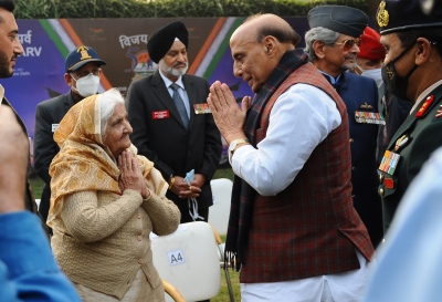 सशस्त्र बलों का एकीकरण विरोधी देशों की चुनौतियों का सामना करने के लिए : राजनाथ