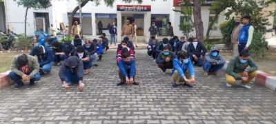 नाइट कर्फ्यू के दौरान पुलिस ने पार्टी में मारी रेड, 5 महिलाओं समेत 36 लोग गिरफ्तार
