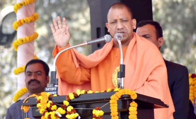 योगी बोले, एक तरफ स्मार्टफोन होगा तो दूसरी ओर आतंकवाद मिटाने को कमांडो फोर्स भी तैयार होगी